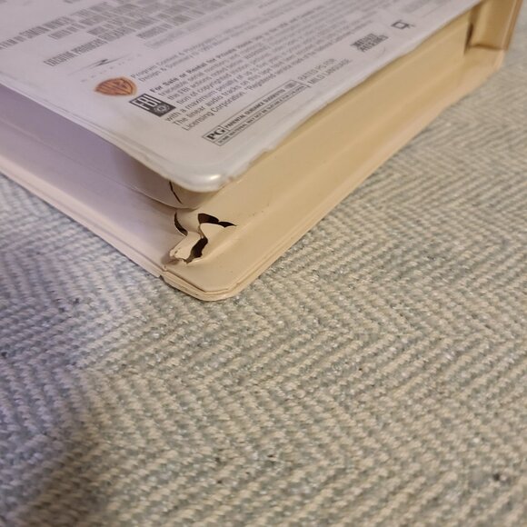 Free Willy VHS - Picture 7 of 11